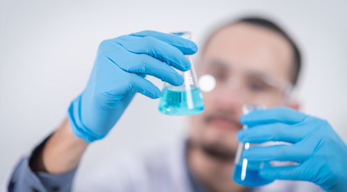 百濟神州 上市即破發 生物科技先鋒成價值毀滅者